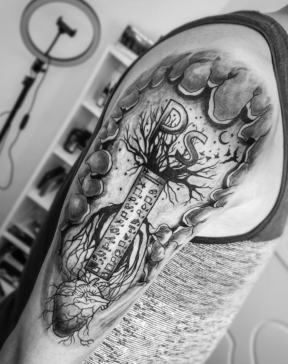 Funny shoulder tattoo