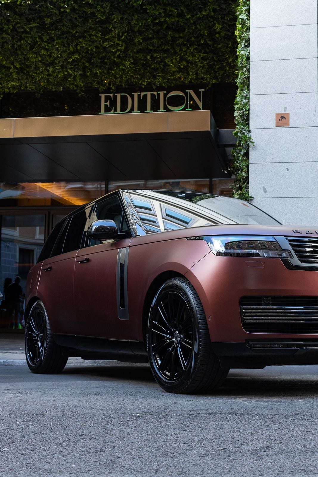 Range Rover Outside The Madrid Edition