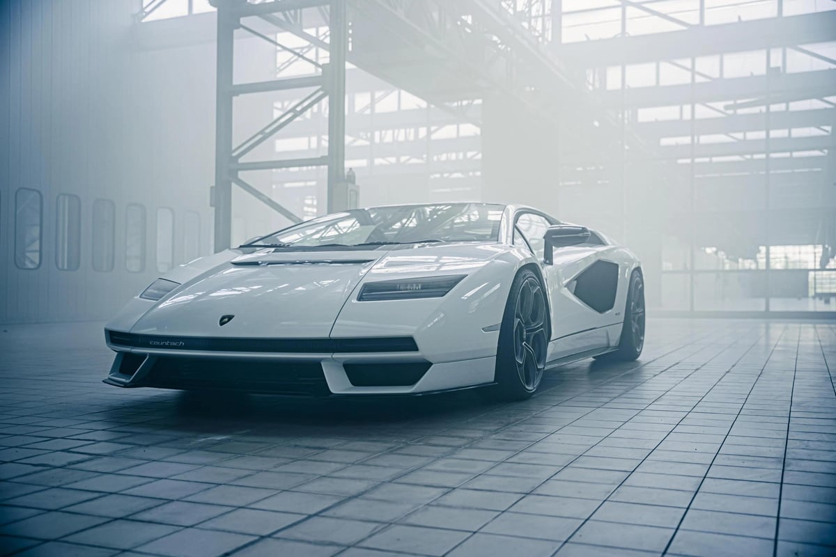 Countach LPI 800 4 Outdoor 4