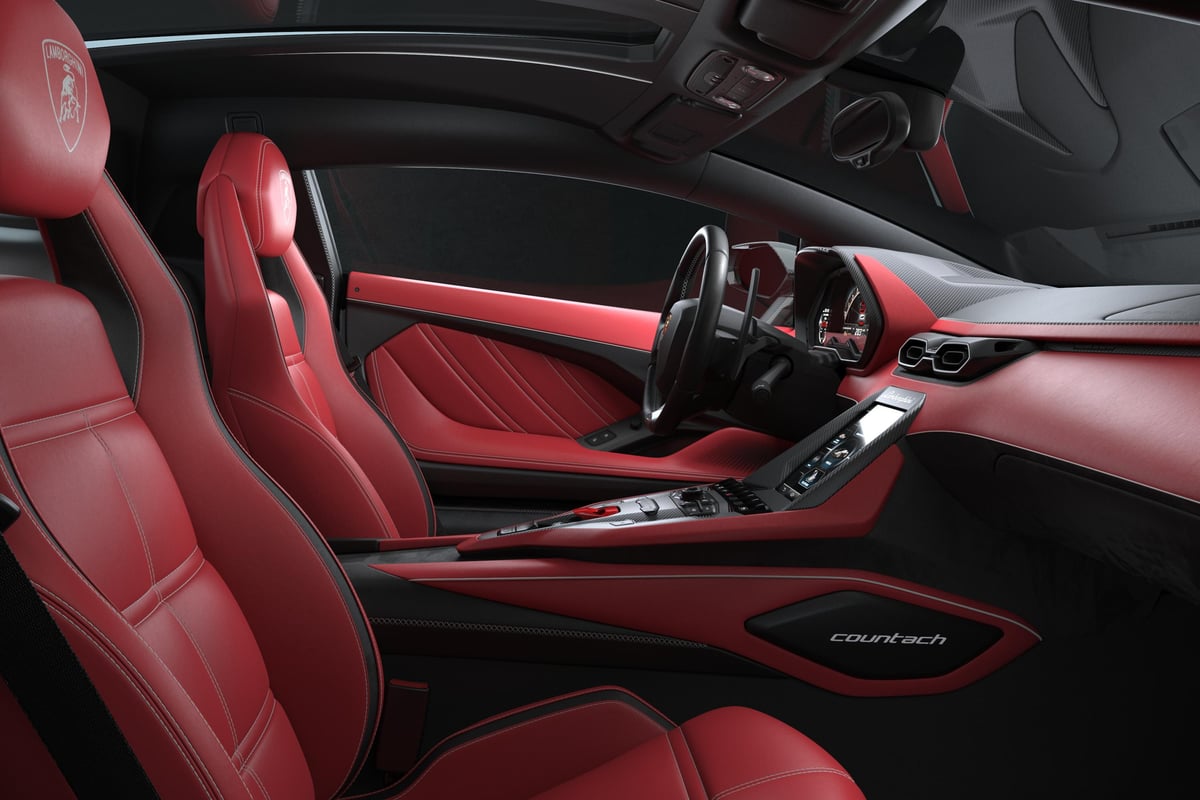 Countach LPI800 4 Interior9