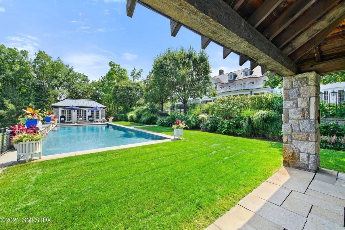 tommy hilfiger stonehill 435 429 round hill road greenwich CT