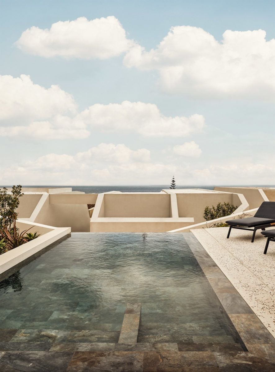 Noūs Santorini hotel Greece