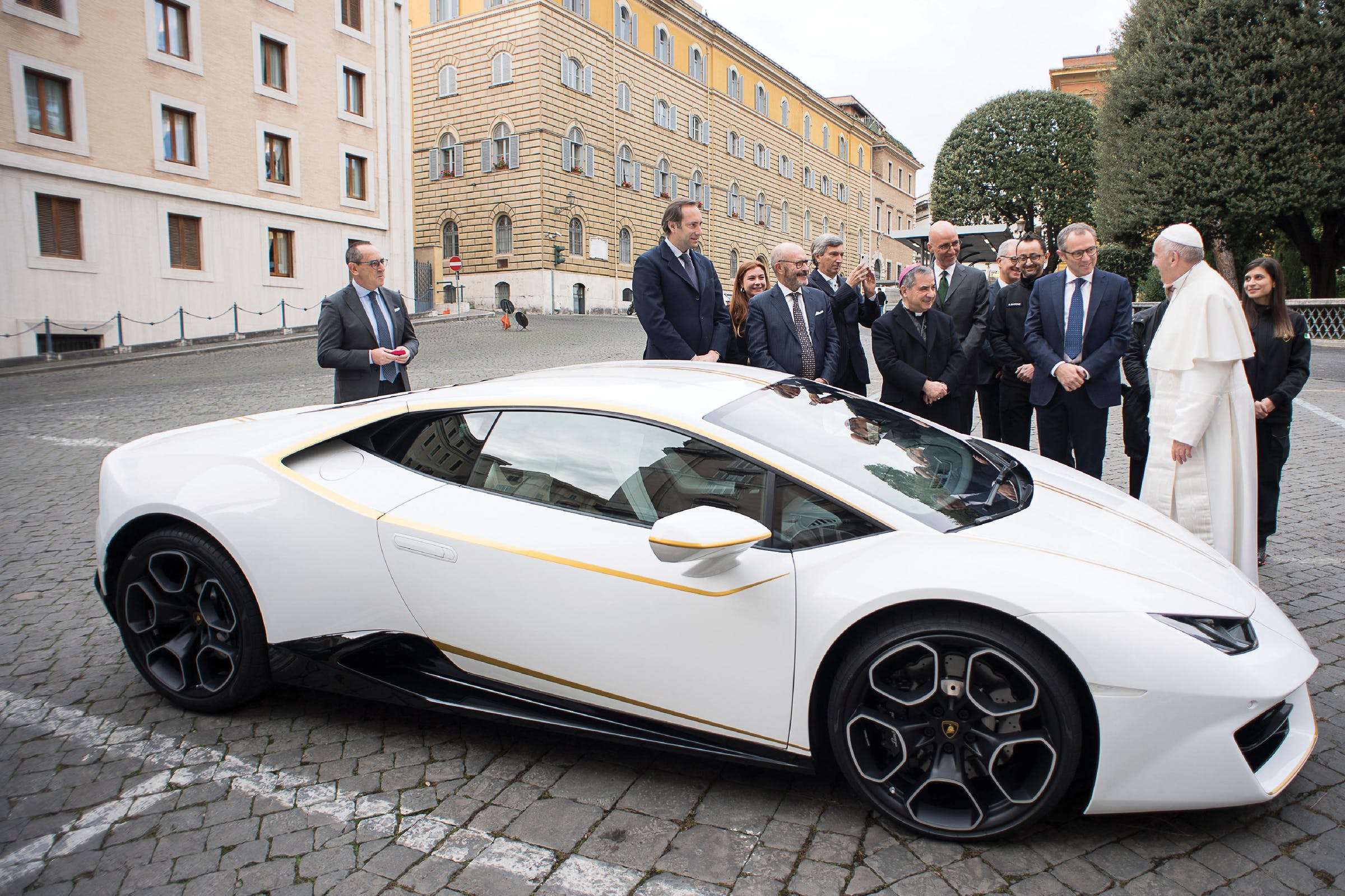 The Pope’s Lamborghini Huracán Can Now Be Yours, If That’s Your Thing