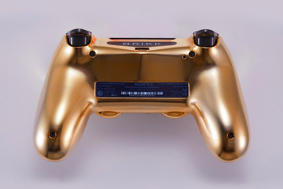 The $20,000 Gold PS4 Controller Is For The Geek Who Has Everything