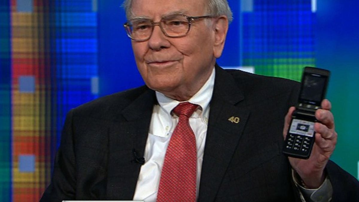 Warren Buffett Has Finally Upgraded From A $20 Flip Phone To An iPhone