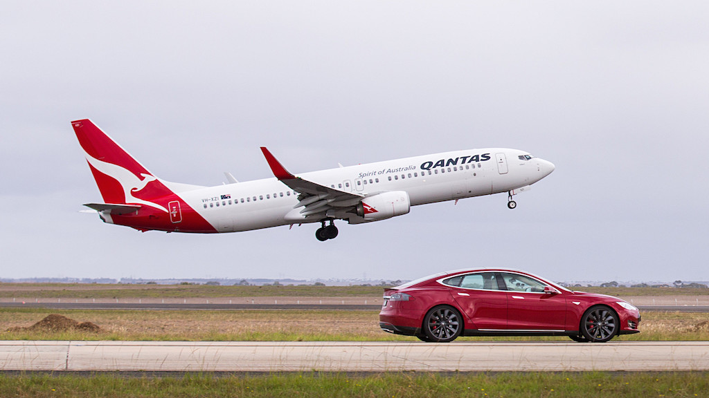 Watch A Qantas 737 Go Head To Head With A Tesla Model S