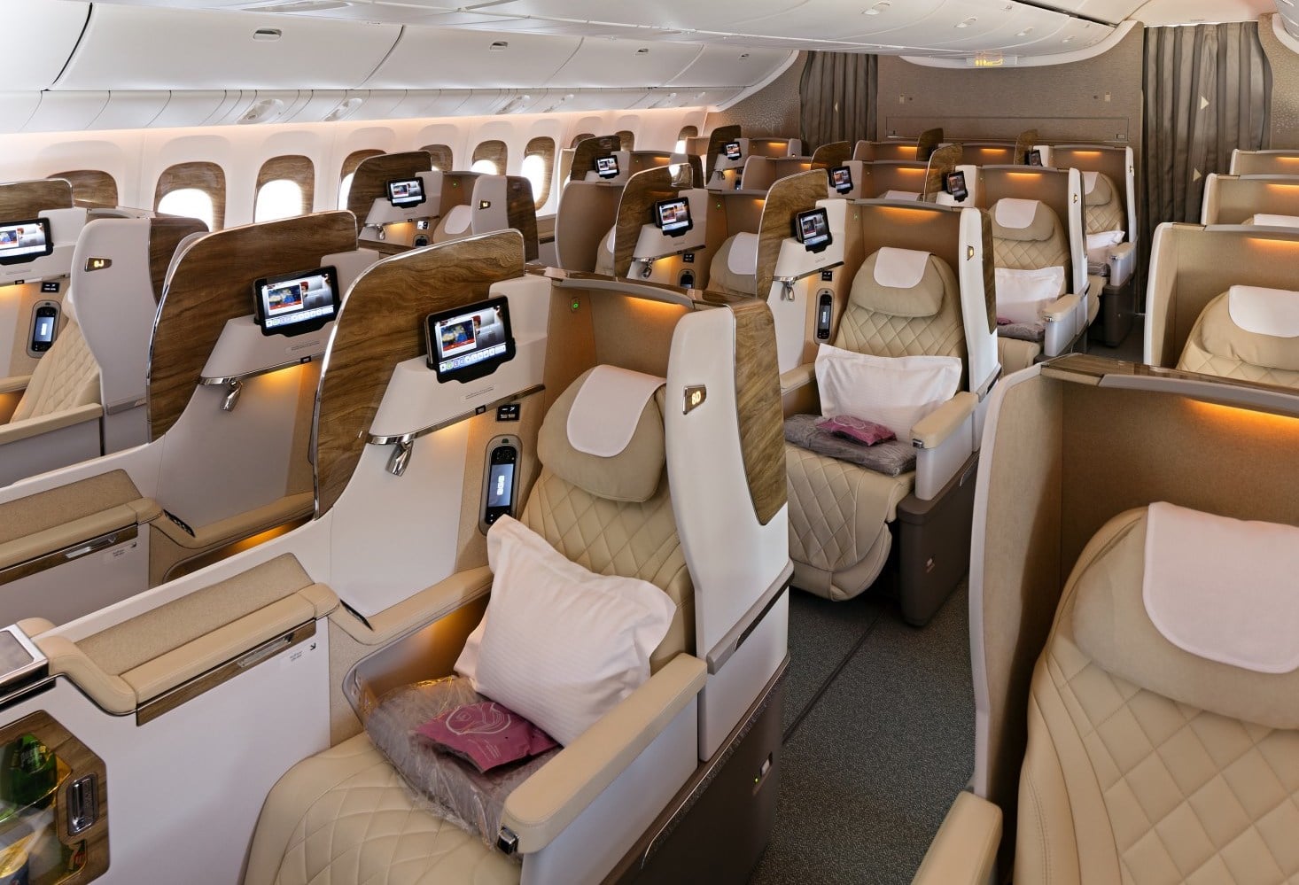 The New Emirates 777 Business Class Review And Tips