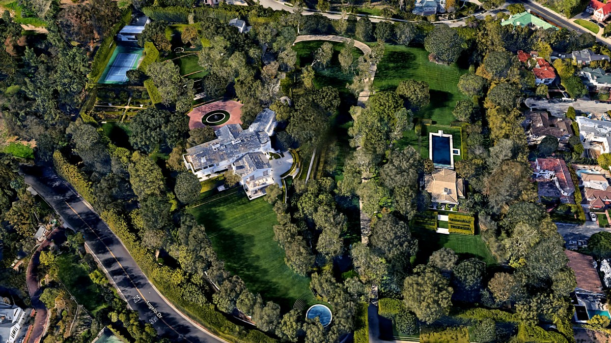 Jeff Bezos Quietly Bought The House Next Door For US$10 Million