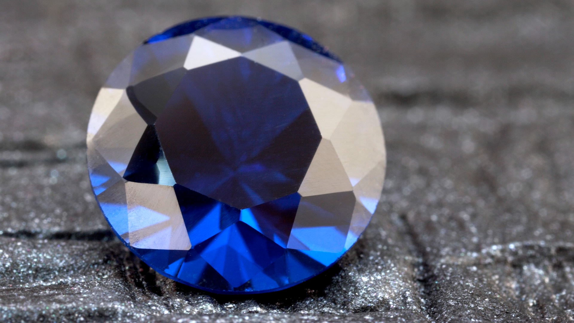 Blokes Discovers $100 Million Sapphire Cluster In His Own Backyard