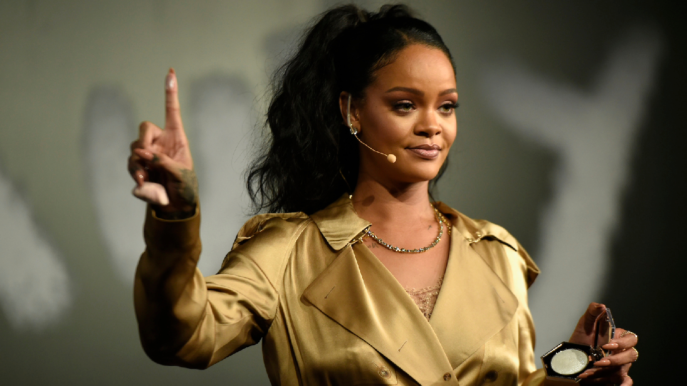 Rihanna Is Now Officially A Billionaire