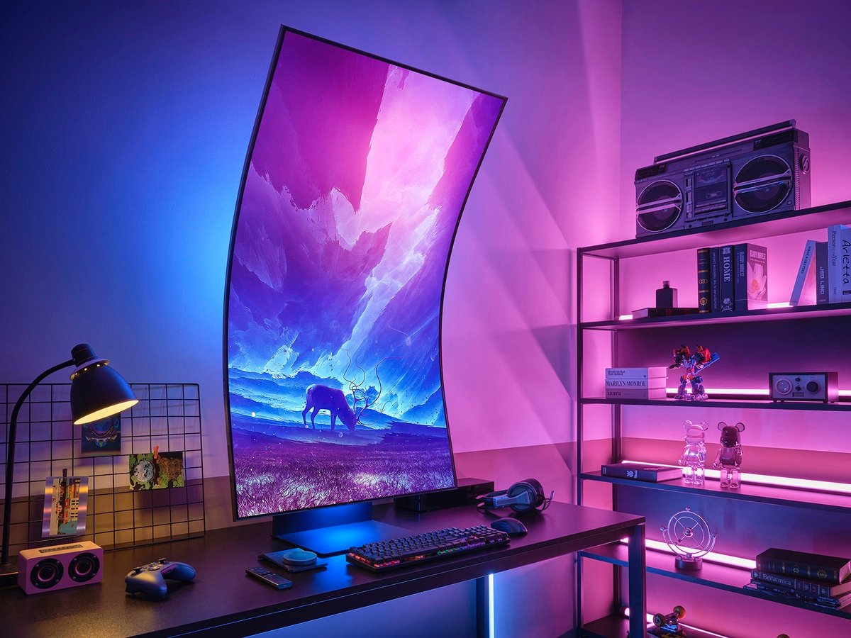 Samsung’s Odyssey Ark Monitor Is 55-Inches Of Rotatable Insanity