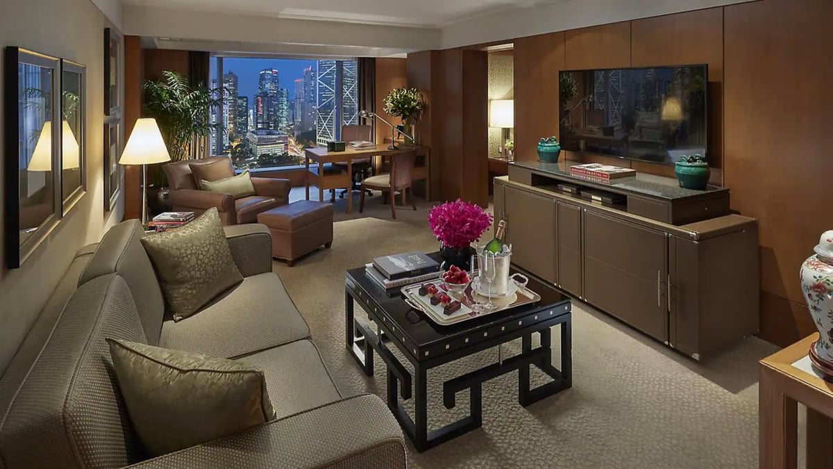 Mandarin Oriental Hong Kong Review: A Legend Of Far Eastern Hospitality