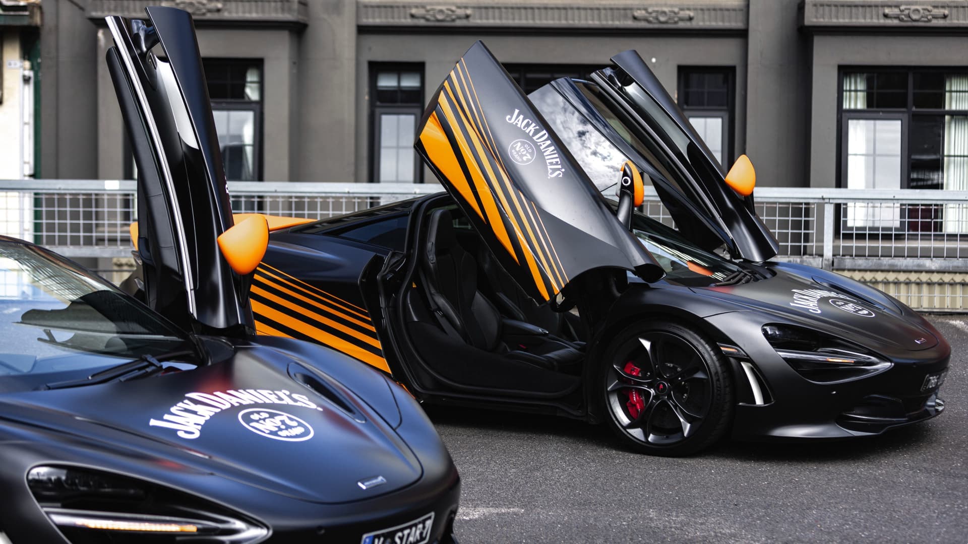 Cop A Free Ride In A McLaren This Melbourne Grand Prix