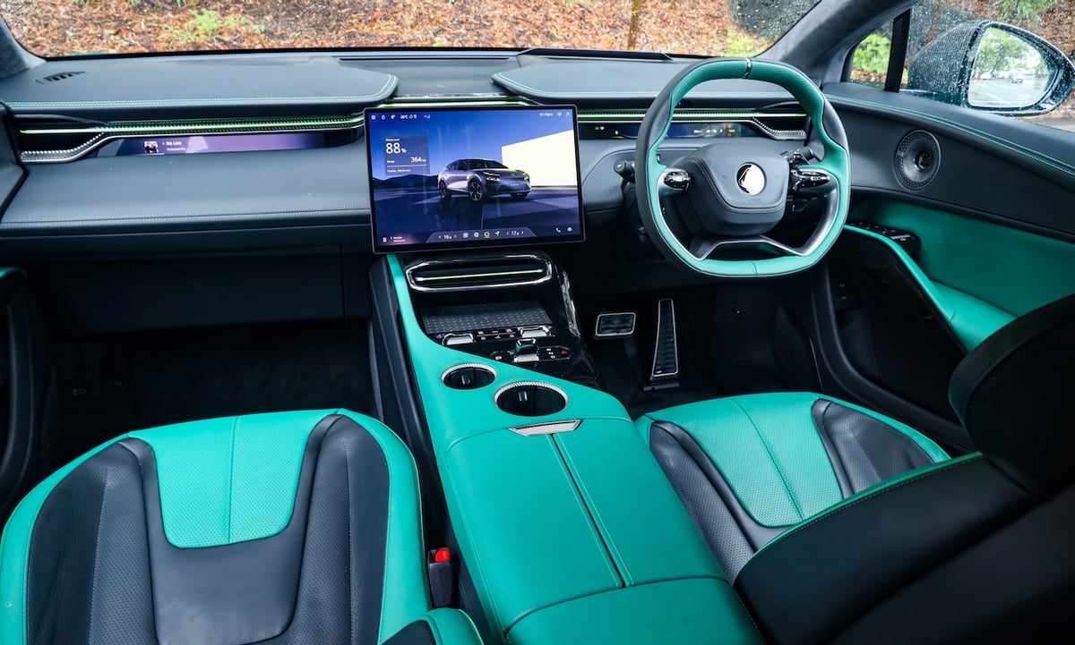 Lotus Eletre Interior