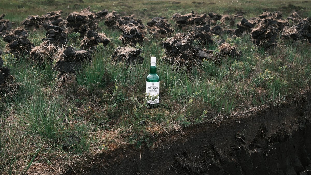 How Peat Gives Laphroaig Whisky Its Unmistakably Bold & Smoky Flavour ...