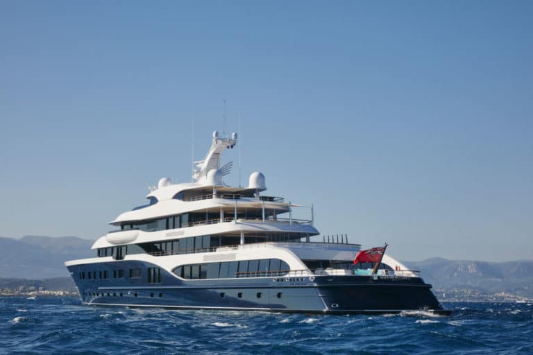 bernard arnault yacht consommation