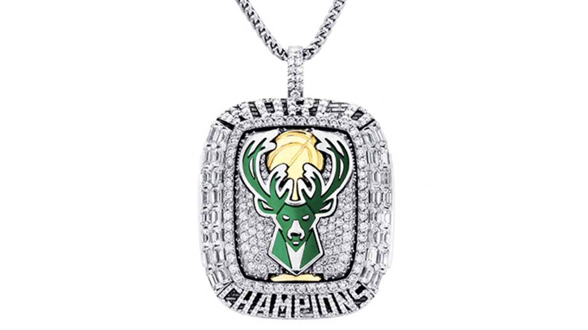 The Bucks' 2021 NBA championship rings 🤩🥶